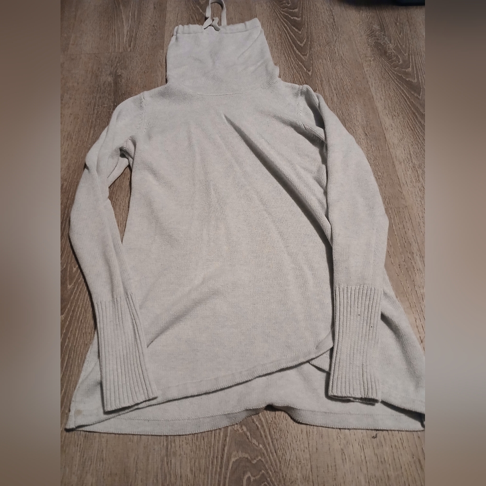 Akini  Gray Turtleneck Sweater